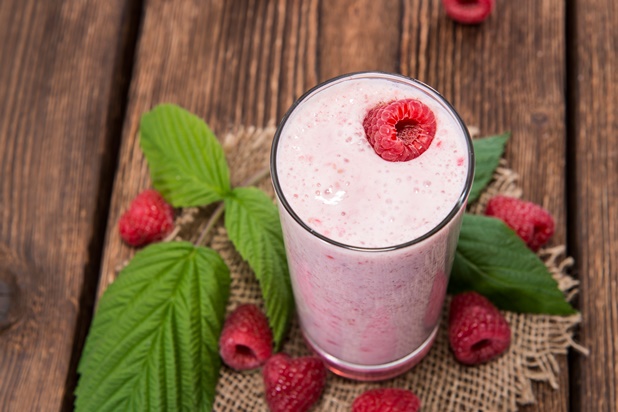 raspberry smoothie with coconut oil